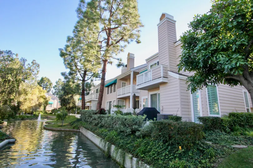 A small river in the Woodbridge Cove with a modern building.