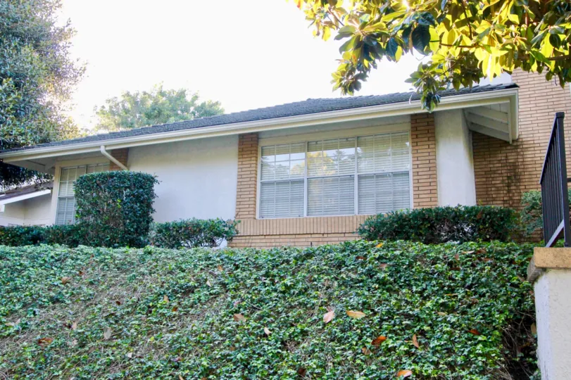 White and brick home in Woodbridge estates in irvine california manicured lawns.