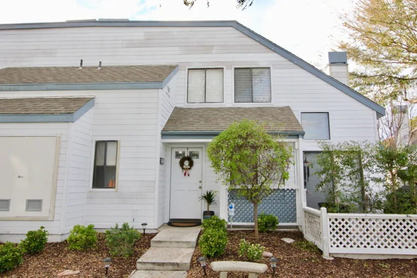Well kept house in the Woodbridge Laurels neighborhood of Irvine, CA with a white picket fence.