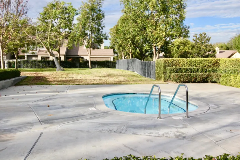 A small lone pool in the Woodbridge Laurels community.