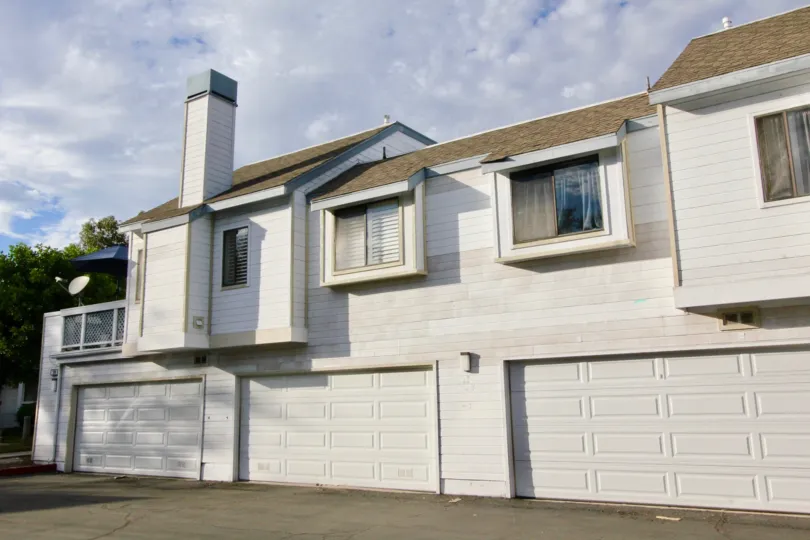 A two-storey townhouse unit in Woodbridge Laurels with white and brown theme.