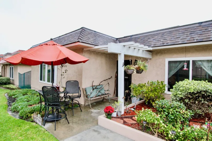 A sunny day in fashion knolls guest house with picnic table, chairs trees and plants