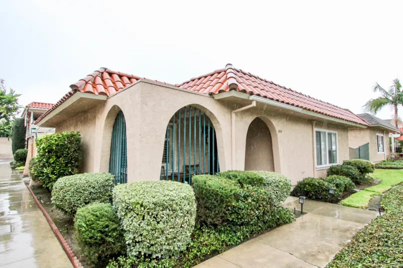A rainy day in the Fashion Knolls area of La Habra Califorina