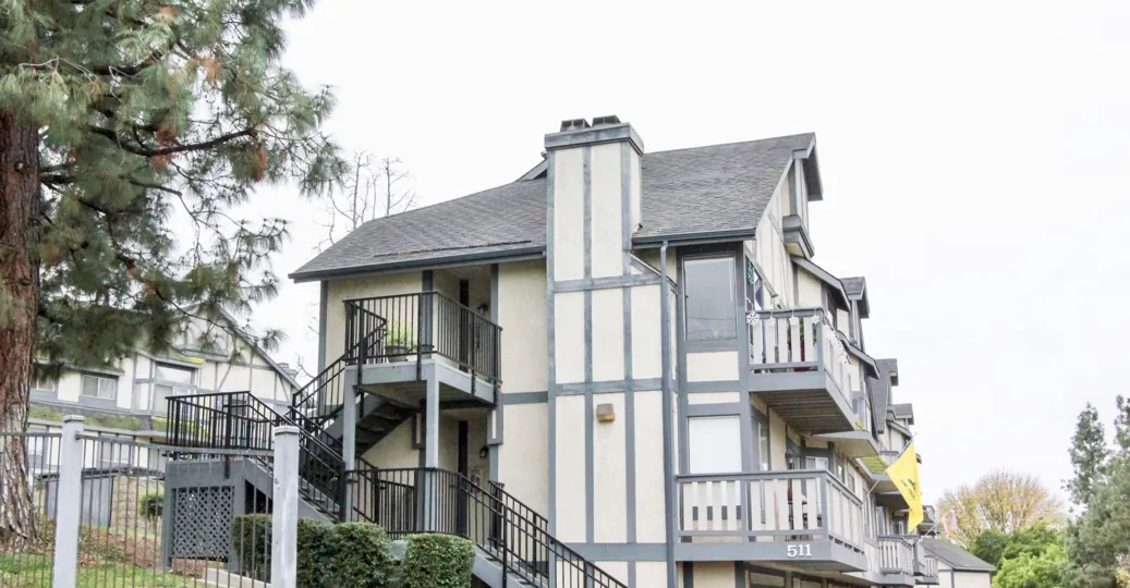 THE 511 APARTMENT IN THE HERITAGE WALNUT WITH THE UPSTAIRS, TREES