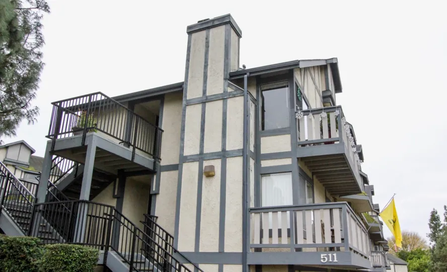 Apartment in Heritage Walnut has hanger a flag and numbred as 511
