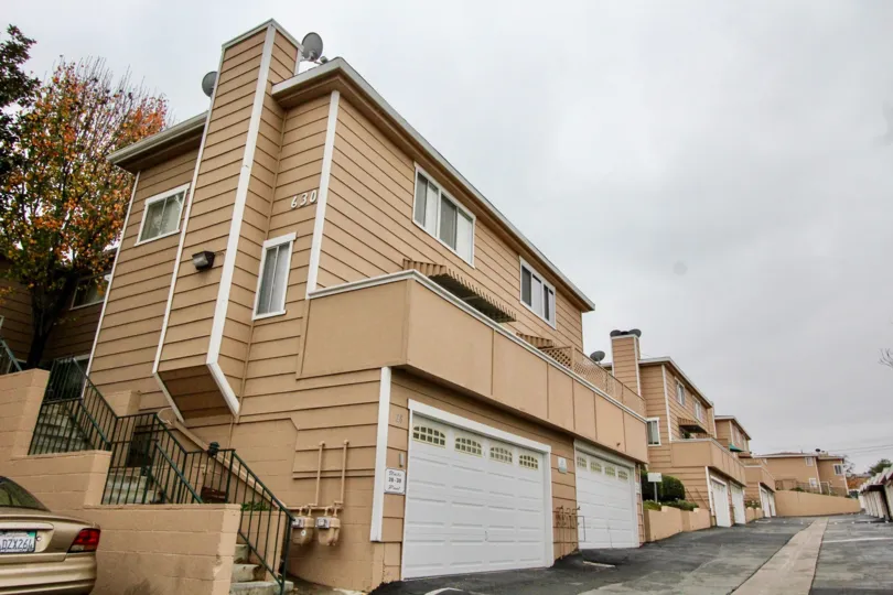 THE 630TH FLAT IN THE LA PLAZA HABRA WITH THE UPSTAIRS, SHUTTER, PLANTS, TREES