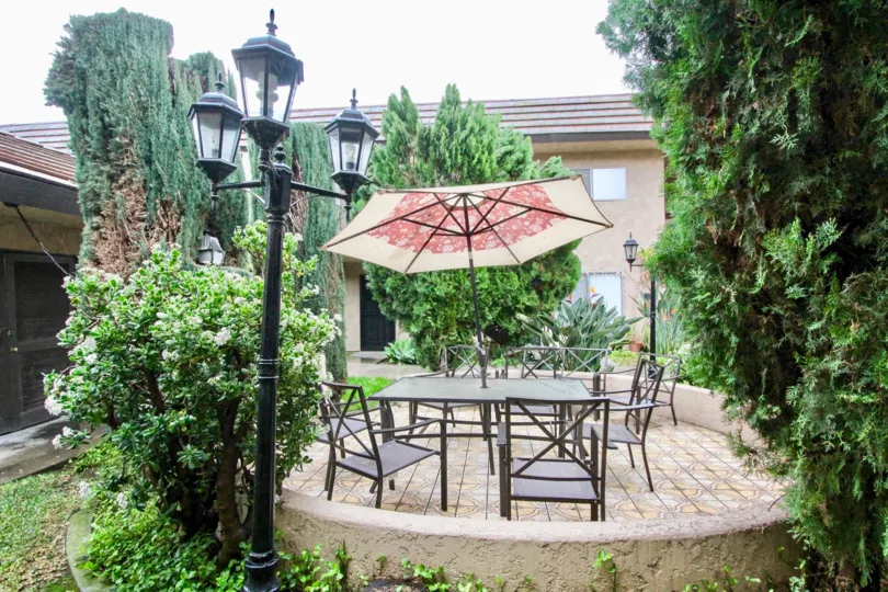 A resting place near the home in the La Venezia with some plants and shrubs.