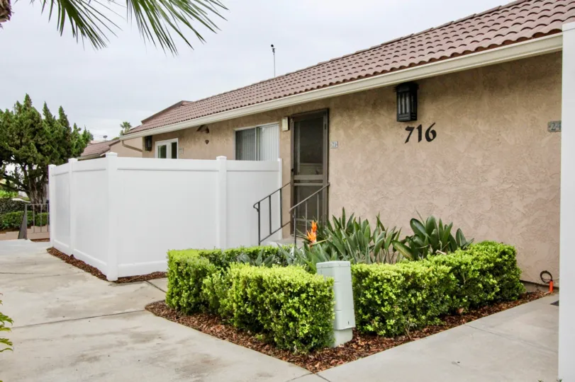 THE 716 FLAT IN THE MIRA VISTA WITH THE PLANTS, TREES, UPSTAIRS