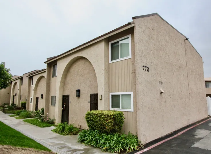 THE 770 FLAT IN THE MIRA VISTA WITH THE PLANTS, GRASSLAND