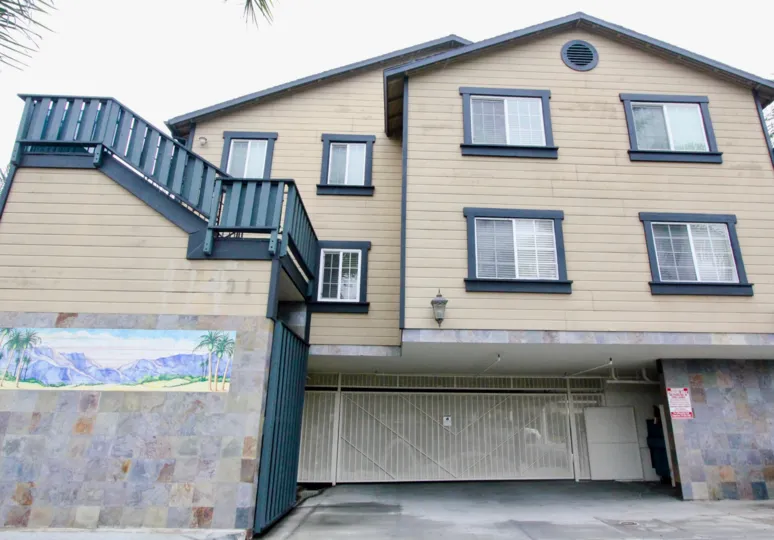 A lovely, good looking and huge house in Mountain View Villas.