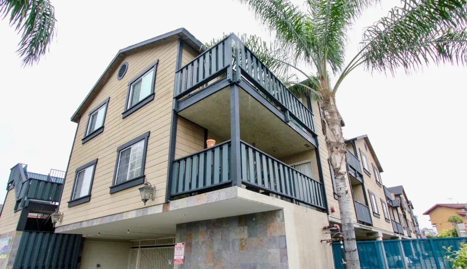Fabulous villa with palm trees and balconies in Mountain View Villas of La Habra