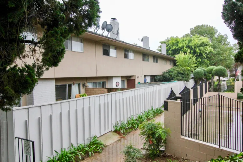 THE HOUSE IN THE WOODBRIDGE Townhouse WITH THE DISH ANTENNAS, PLANTS, TREES