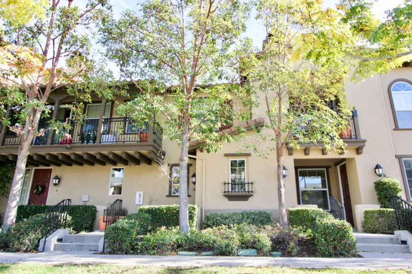 Green and yellow decorating the neighborhood of Berkshire, Ladera Ranch, California