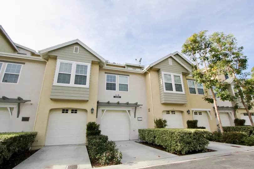 nice town homes with garages in Ladera Ranch California