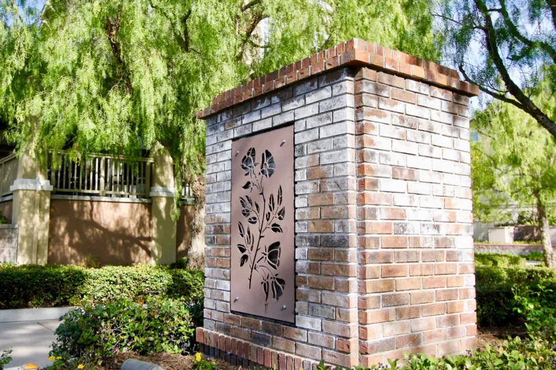 Brick welcome sign at Briar Rose in Ladera Ranch, CA
