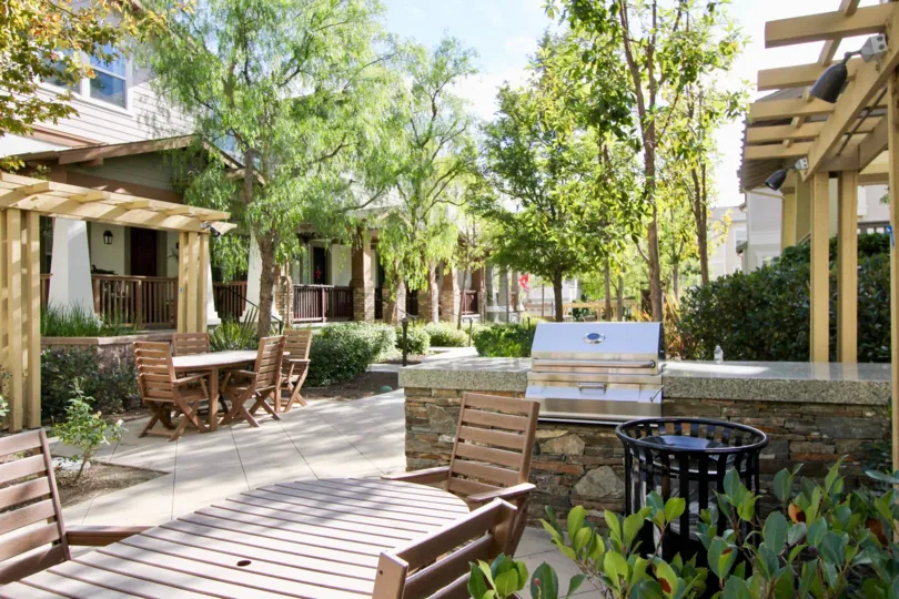 THE HOTEL IN THE BRIAR ROSE WITH THE TABLES, PLANTS, TREES