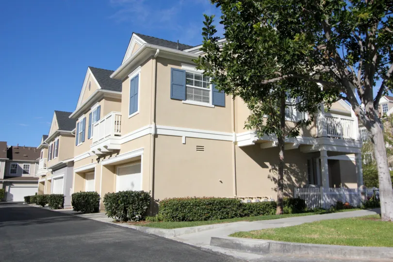 the charleston place is the balcony house of the ladera ranch city in california