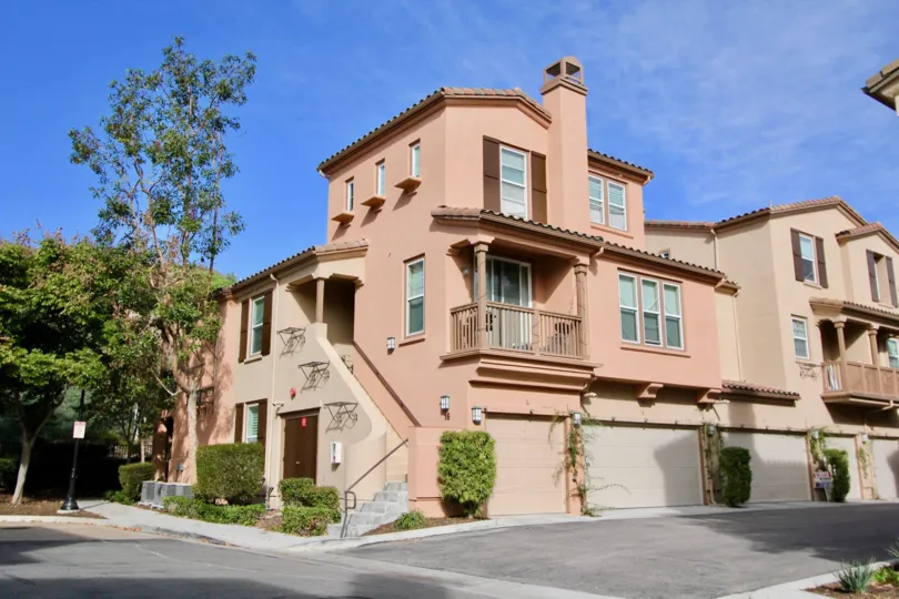 Clear sky and condos in Sansovino in Landera Ranch, CA