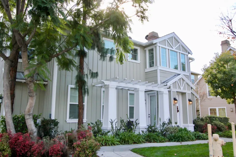 the Sutters Mill house is the rainbow house of the ladera ranch city in california