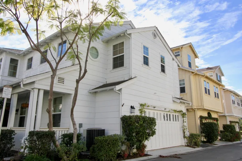 A sunny day at Sutters Mill Community in Ladera Ranch, California