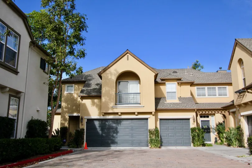 Courtyard in the sun in the Sycamore Grove neighborhood in Ladera Ranch.