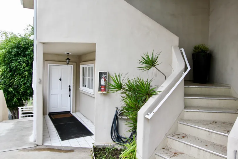 THE 2 APARTMENT IN THE COAST ROYAL WITH THE UPSTAIRS, FLOWER POT, FIRE SAFETY, PLANTS, TREES
