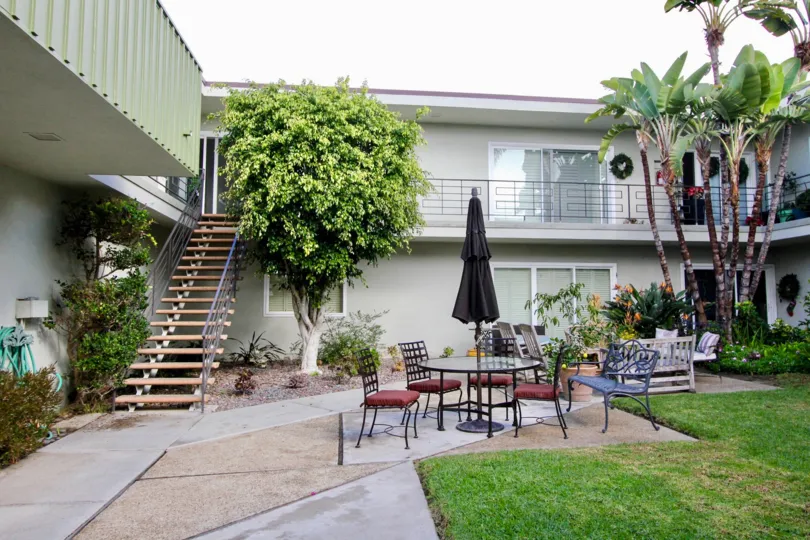 Two floor Oaisis with private courtyard garden in beautiful Crown Point, Laguna Beach CA