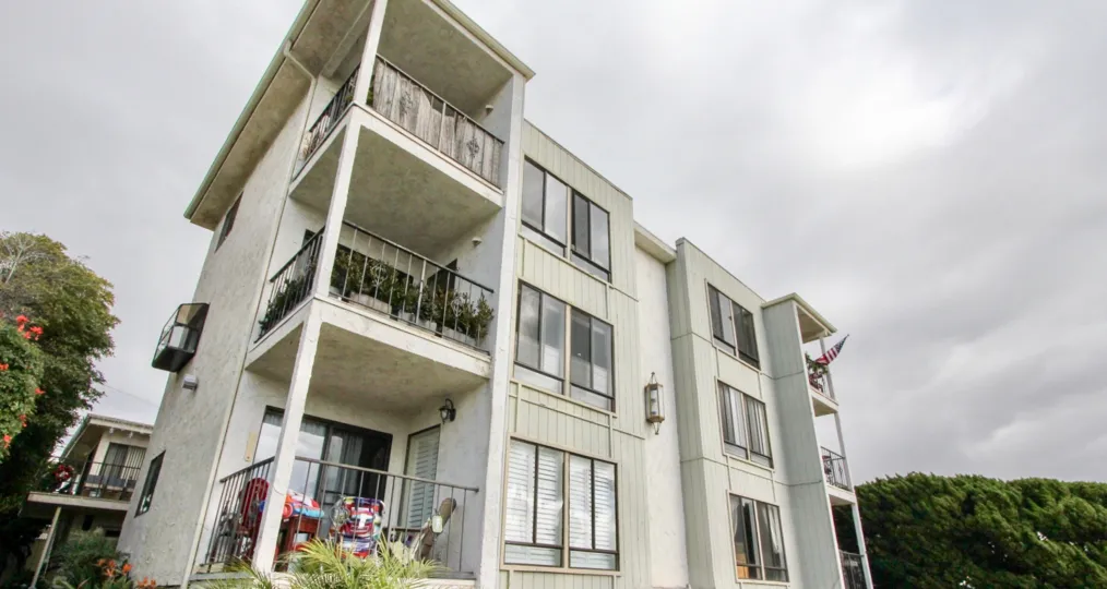 A VERY NICE APPARTMENT WITH MANY FLOORS WITH INFRONT OF WINDOWS ARE LOOK LIKE VERY BEAUTIFUL