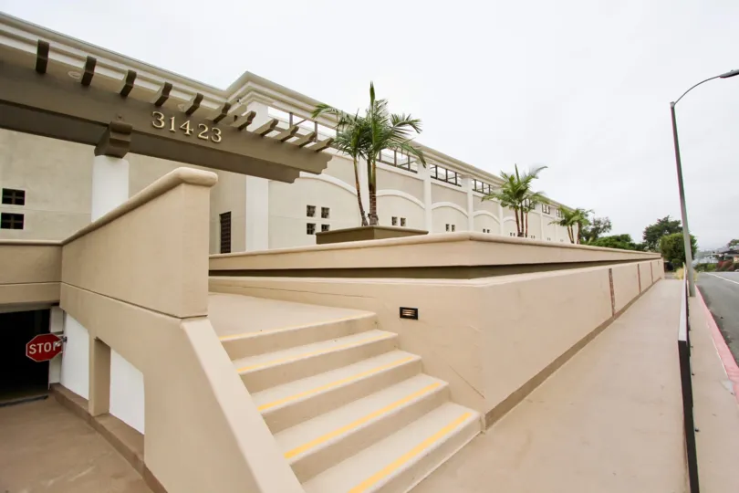 THE 31423 APARTMENT IN THE LAGUNA ROYALE WITH THE UPSTAIRS, TREES, STREET LAMP