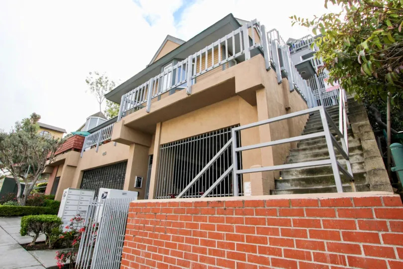 Beautiful Villa with Upstairs and balcony in Mermaid Terrace of Laguna Beach
