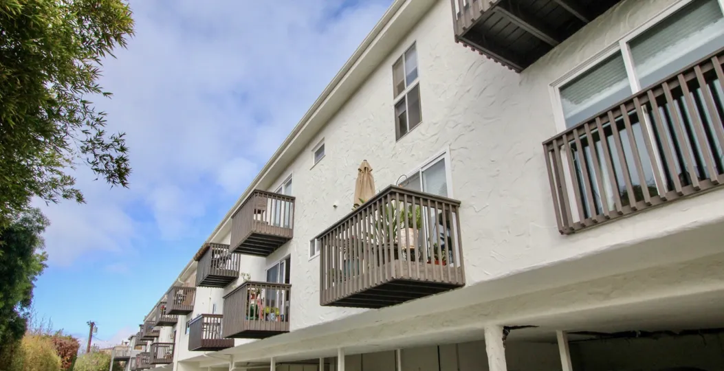 the Woods Cove is a beautiful balcony of the languna beach in CA