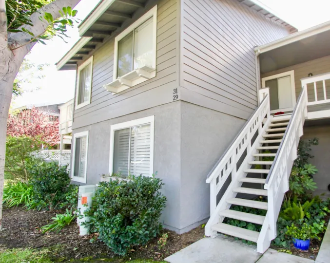 THE 31, 29 APARTMENT IN THE BEACON HILL SEAWATCH WITH THE UPSTAIRS, PLANTS, TREES
