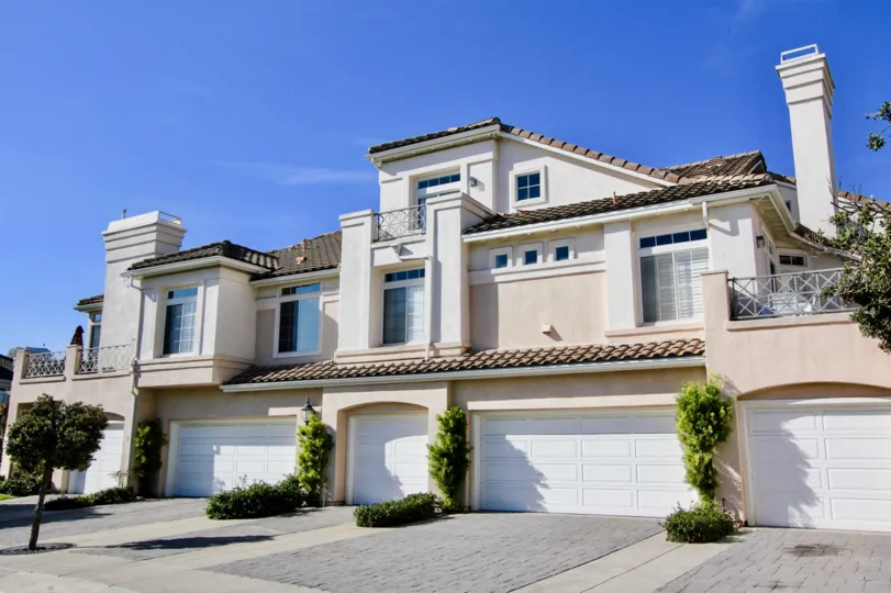 Laguna Niguel is located in the San Joaquin Hills in the southeastern corner of Orange County, close to the Pacific Ocean