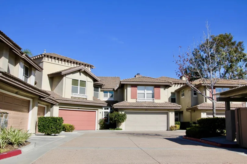Villas with beautiful space and trees with parking in Cameray Pointe of Lagua Niguel