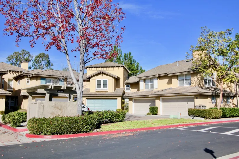 3 bedroom, 3 bath home remodeled! Upgrades in kitchen include tile flooring, sink, faucet, appliances, granite counter tops and a lovely quartz back splash! Tile flooring in the laundry room and bathrooms!