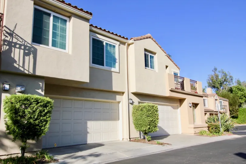THE Chandon Laguna Niguel Third bedroom downstairs also perfect for private office with window facing the property entrance. Like new carpeting throughout entire upstairs, with tile flooring in all bathrooms. Inside laundry room with door to the outside.