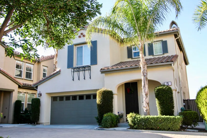 A beautiful house in Laguna Niguel on a sun filled day surrounded by palm trees.