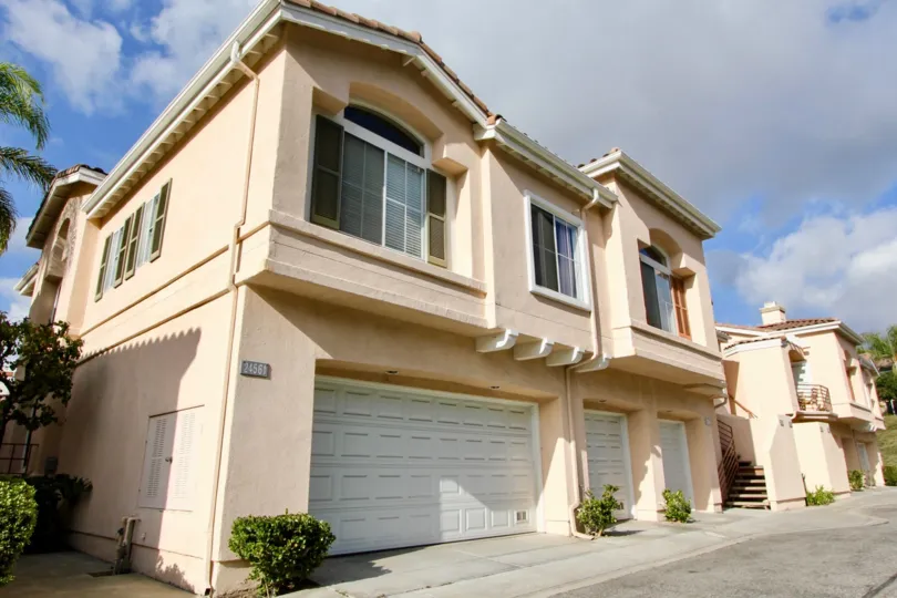 For a complete list of Laguna Niguel homes for sale please use our Laguna Niguel home search.