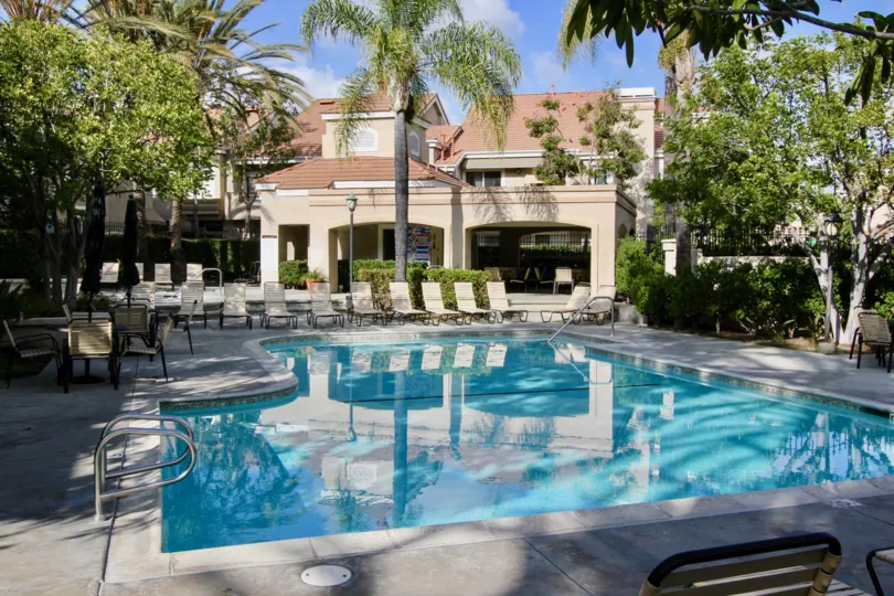 Expressions homes are located in the coastal community of Laguna Niguel. The Expressions community features one to two bedroom condos in the Rancho Niguel area of Laguna Niguel. The condos were first built in 1989 and features various floor plans that ran