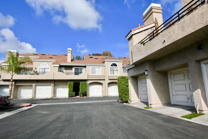 THE APARTMENT IN THE EXPRESSIONS WITH THE SHUTTERS, BALCONIS, TREES, PLANTS, CAR PARKING