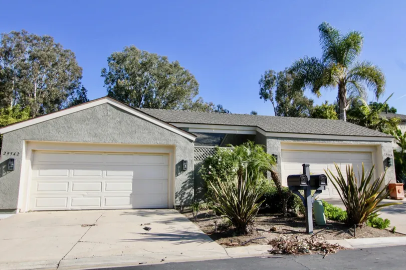 the foothill townhomes is a hills area house of the laguna niguel city in california
