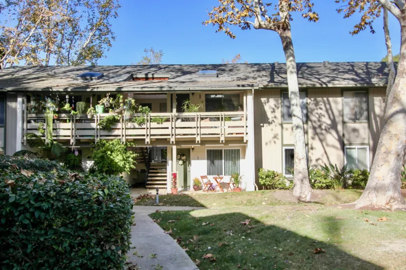 This beautifully remodeled condo has it all! Location, privacy and full of light! This is a well-maintained 2-bedroom and 2 full bath condo in the Hillhurst Condos community of Laguna Niguel. Approximately 3 miles to the beach, walking distance to City Ha