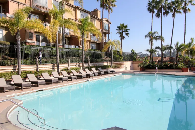 Laguna Niguel is about 15 square miles, which makes it larger and more substantial than its neighbor, Laguna Beach. There is a wealth of parks, museums, fine dining, and annual celebrations to experience in the city.