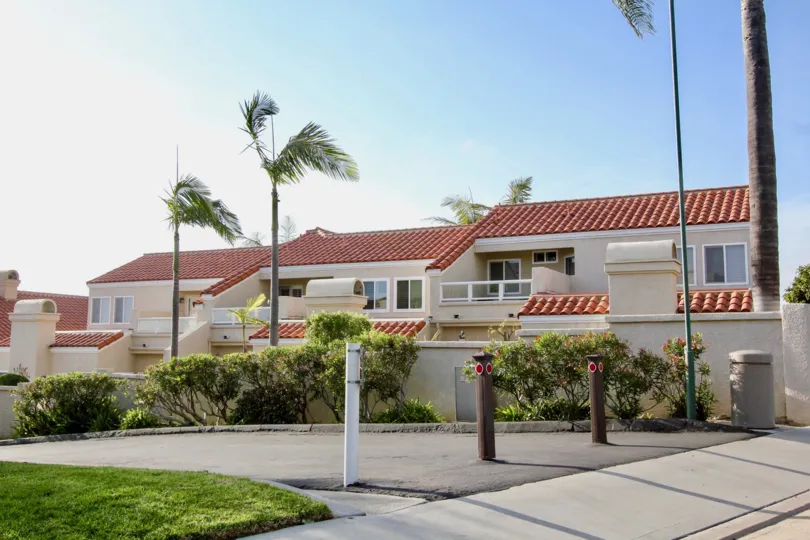 Spanish styled condos and palm trees in the Laguna Sur neighborhood in Laguna Niguel.
