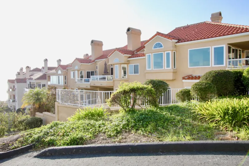 Laguna Sur homes are located in the coastal community of Laguna Niguel. Laguna Sur is a gated community filled with custom homes and luxury town homes. The community is ideally situated at the highest ridge in the Laguna Niguel area and has panoramic view