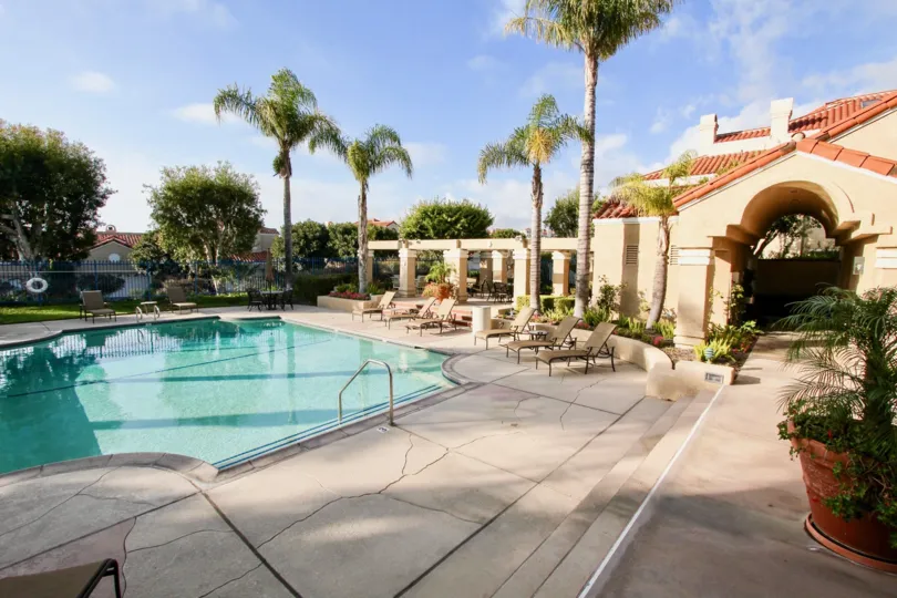 the laguna sur is a curve model swimming pool of the laguna niguel city in california