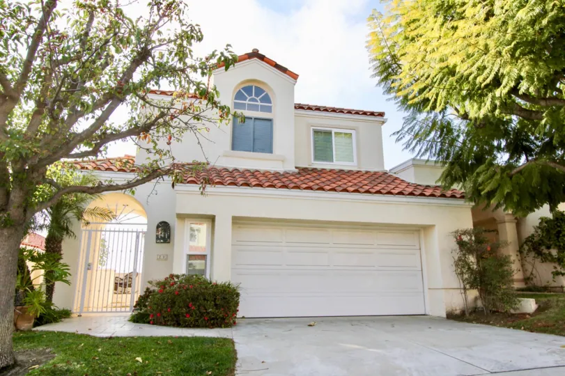 Laguna Niguel has its origins in the Rancho Niguel Mexican land grant, which was acquired in 1959 by the Laguna Niguel Corporation to develop one of California's first master-planned communities