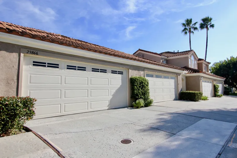 Nice spacious place with palm trees and parking near a villa of Le St. Tropez of Laguna Niguel
