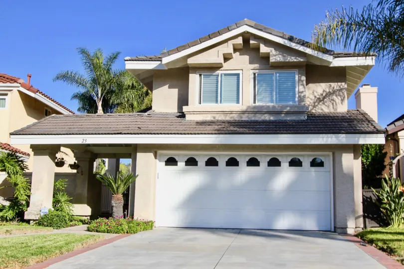 Front lawn and garage at Niguel Vista in Laguna Niguel, CA
