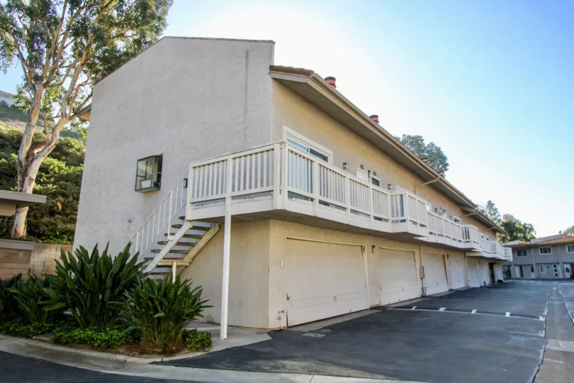 the rancho niguel is a full of car parking site of the laguna niguel city in california